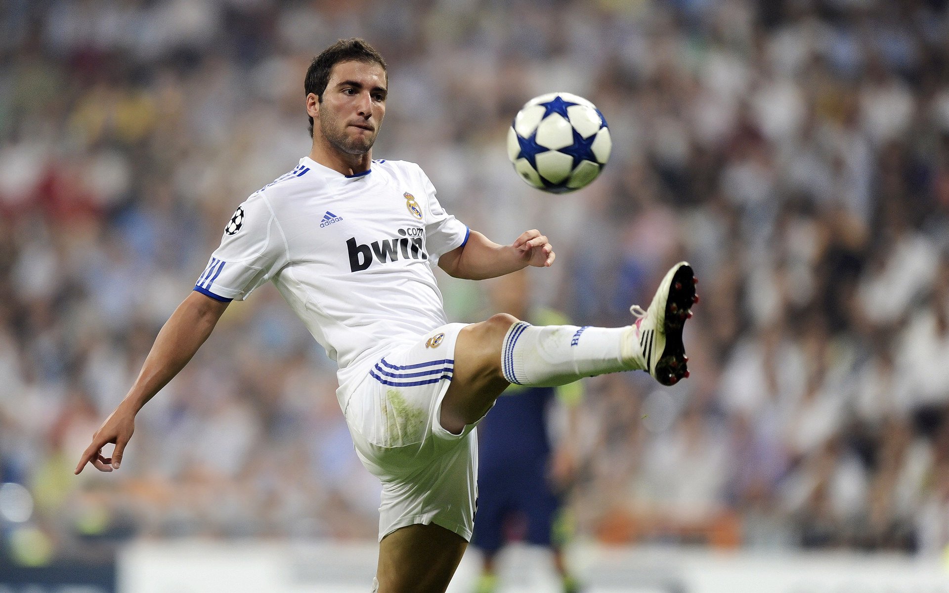 德甲逆转好戏：勒沃库森最后15秒绝杀，积分榜局势动荡，勒沃库森最新转会