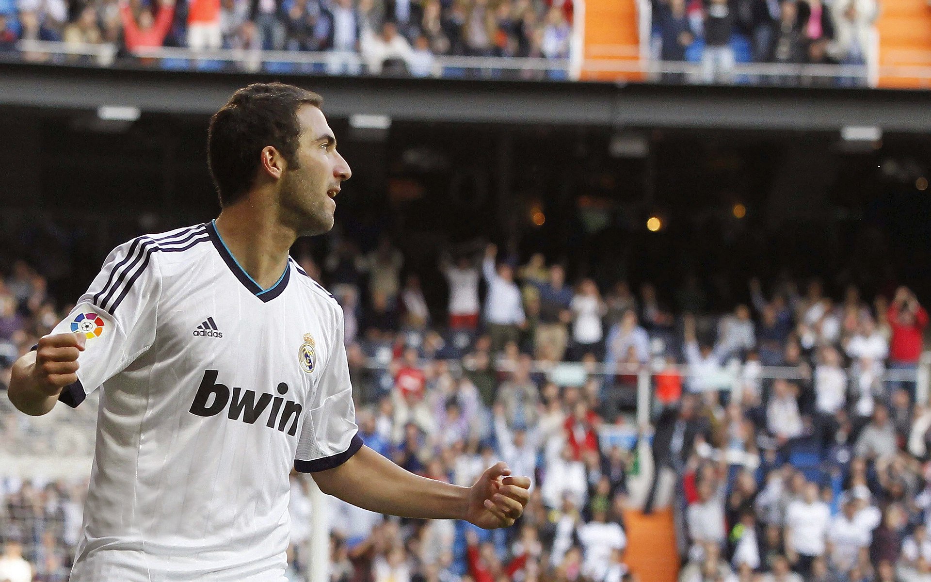 Kaiyun APP-逆境奋战：那些勇敢冲破绝境的足球英雄，足球奋斗